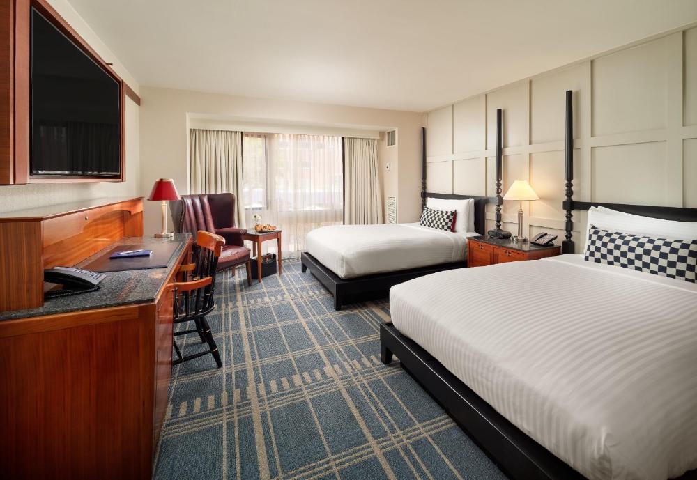 Deluxe Double or Twin Room interior